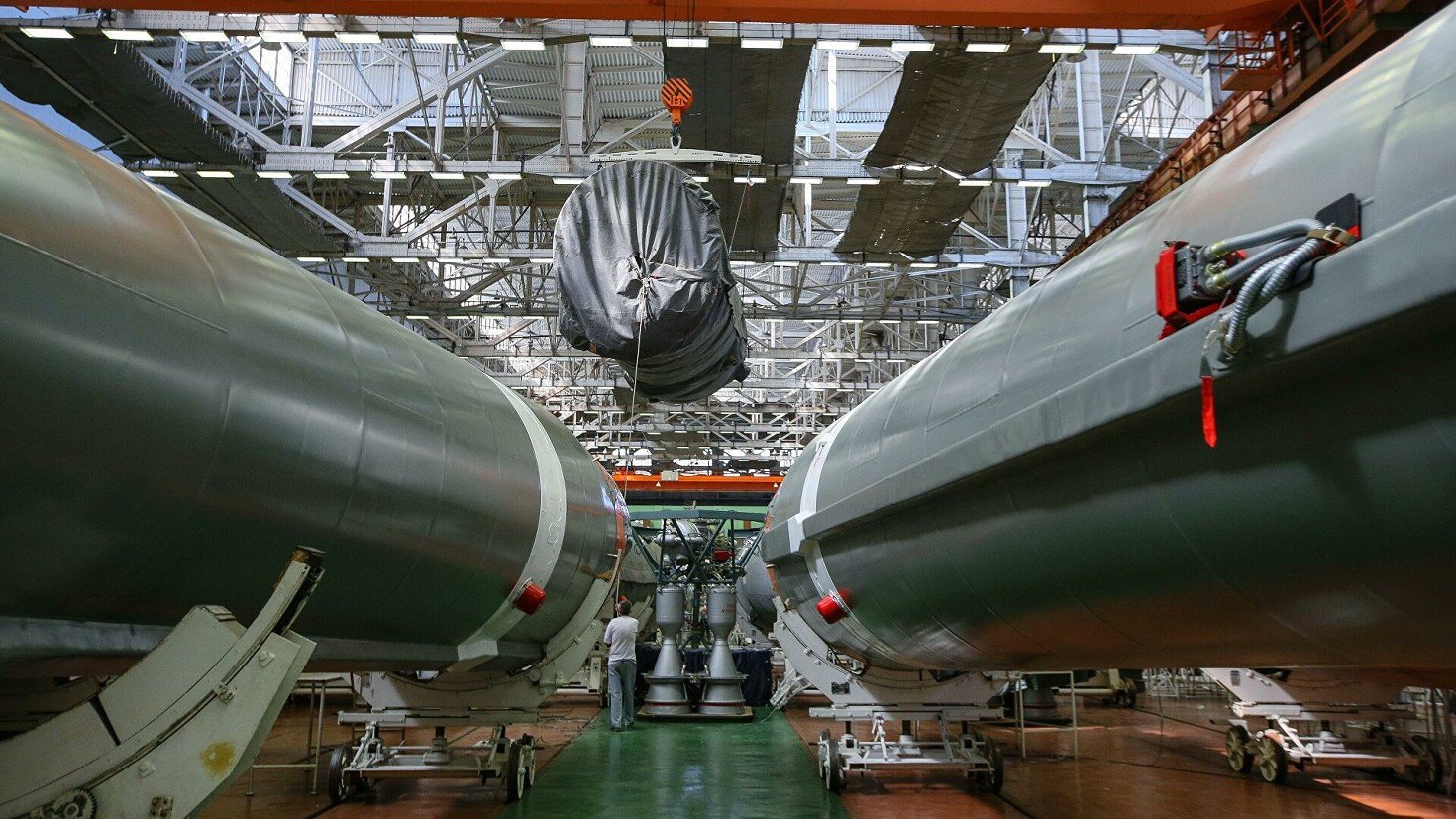 головной обтекатель ракеты-носителя союз-2. ракета российского производства. 1б. хвостовой отсек рн союз 2. 1а ракета-носитель.