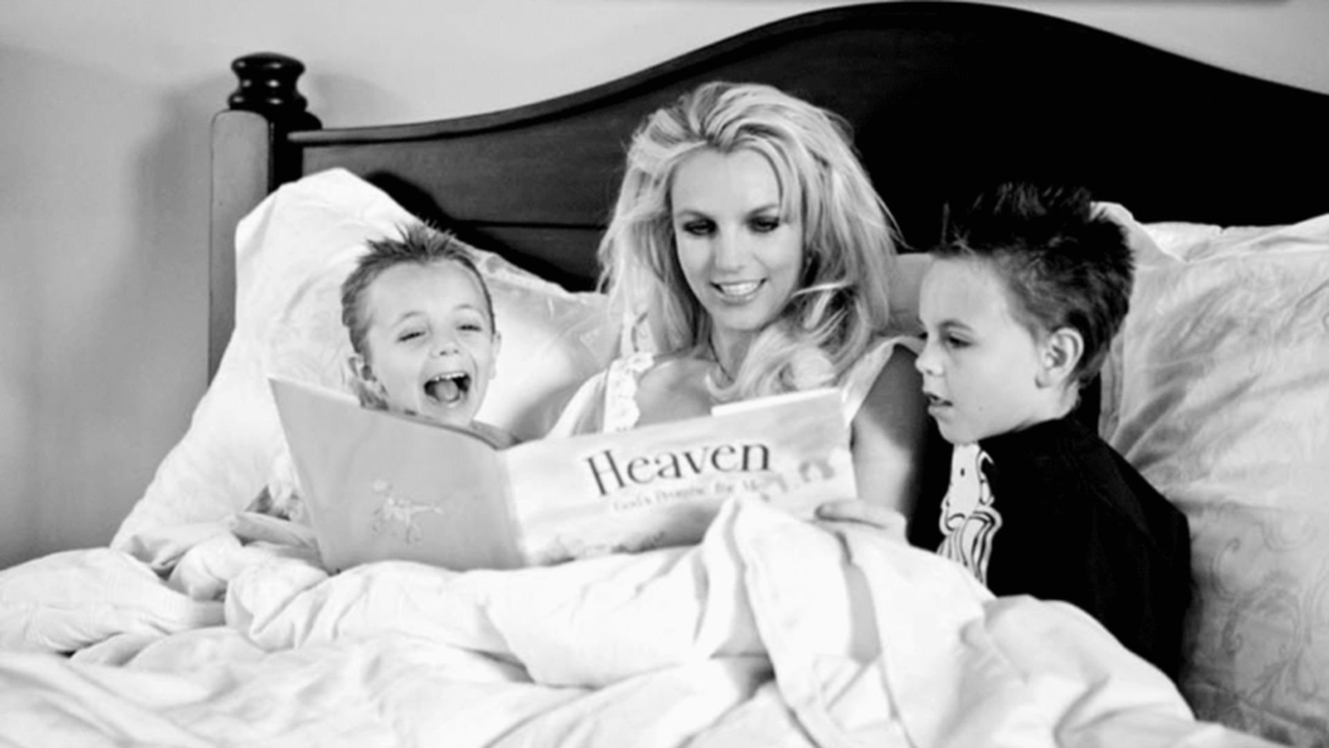 Бритни спирс с детьми. Сыновья Бритни Спирс. Дети Бритни Спирс. Бритни Спирс семья. Britney Spears с детьми 2022.