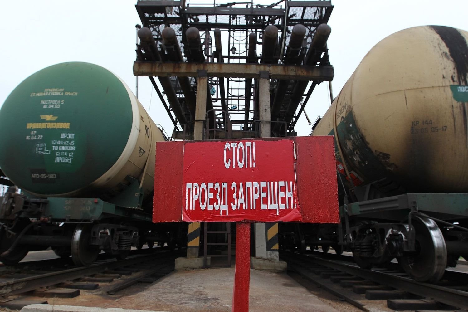 Ограничения нефтепродукты. Импорт нефтепродуктов. Импорт гсм. Добыча нефти. Эмбарго на нефтепродукты.