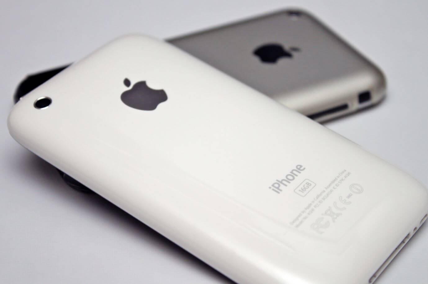 Старый iphone. Iphone 3. Старый айфон. Самый старый айфон. Старый Афон.