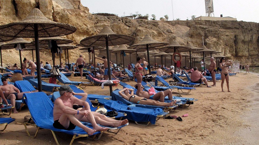 Закрыт ли египет. Египет пляж. Русские в Египте. Русские отдыхают в Египте. Российские туристы в Египте.