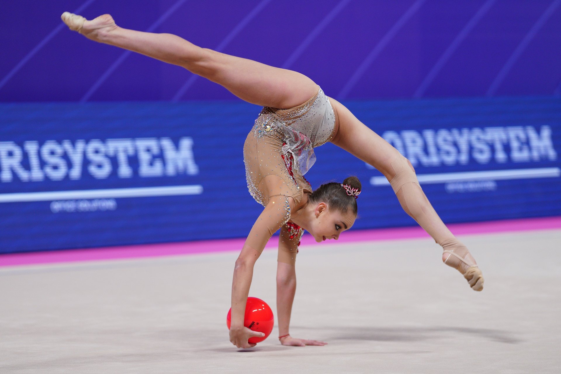 Диана Аверина гимнастка