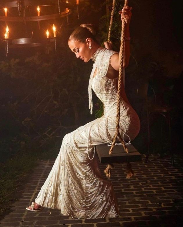 J Lo's three wedding dresses: which one is better?  Ksenia Kuznetsova