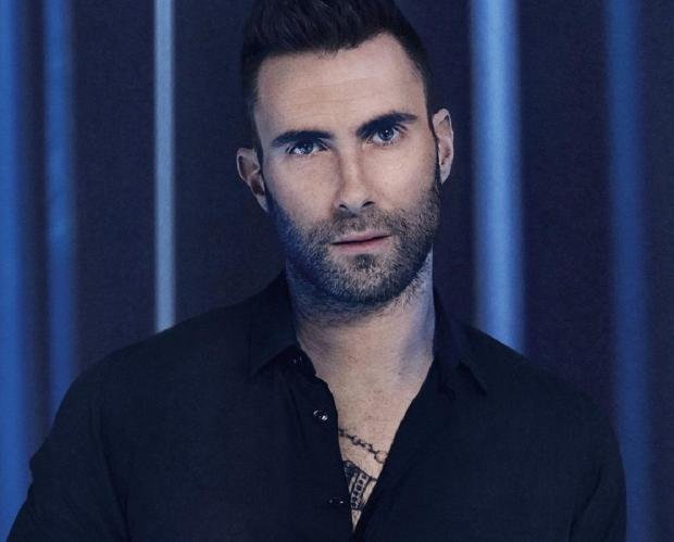 Adam Levin V Plate Lider Gruppy Maroon 5 Podnyal Nastroenie Poklonnikam Semejnym Foto