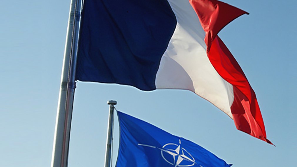 Почему вышли из нато. Франция ЕС И НАТО. Франция в НАТО С 2009. Франция НАТО 1966.