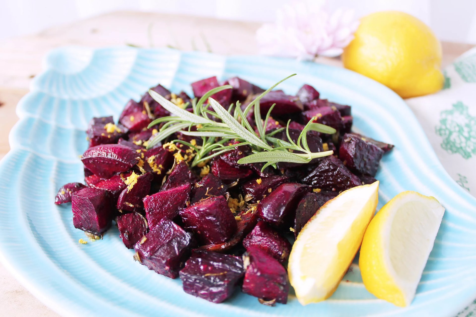 Блюда со свеклой. Печеная свекла. Красивые блюда из свеклы. Закуска из печеной свеклы