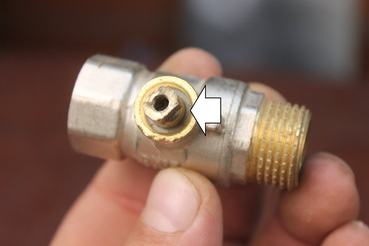 Шаровый кран на радиаторы (моп) d15. Шаровый кран грувлочное соединение. Заклинил пластиковый шаровый кран. Шаровой кран подтекает. Шаровой кран подтекает.