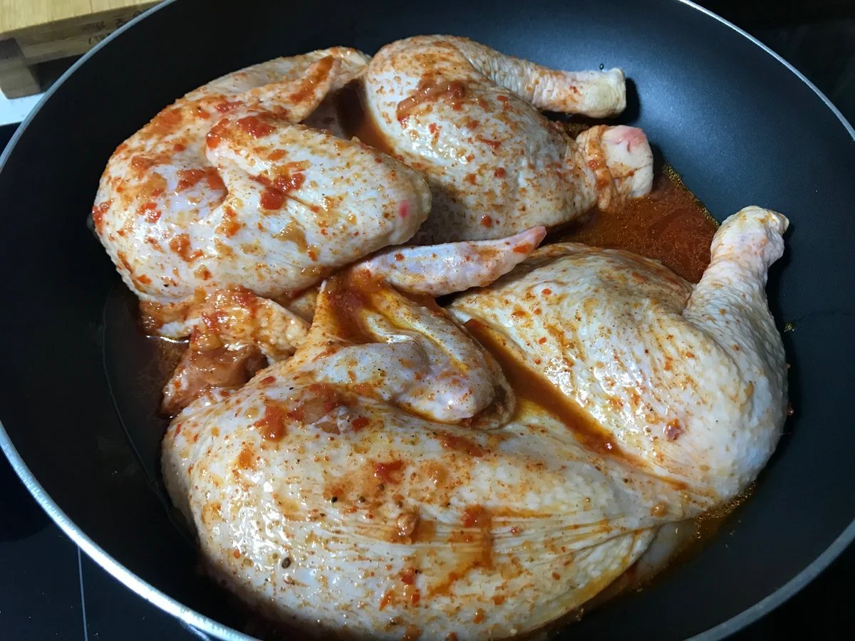 фото курицы на сковороде