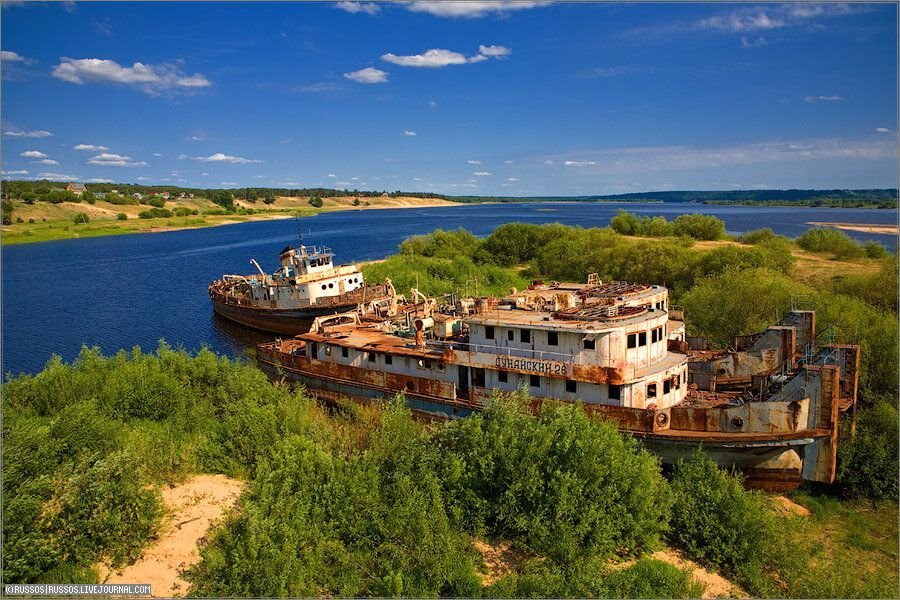 Парижский нижний новгород. Память Парижской Коммуны Нижегородская область. Затон памяти Парижской Коммуны. Затон память Парижской Коммуны Нижегородская область. Затон память Парижской Коммуны кладбище кораблей.