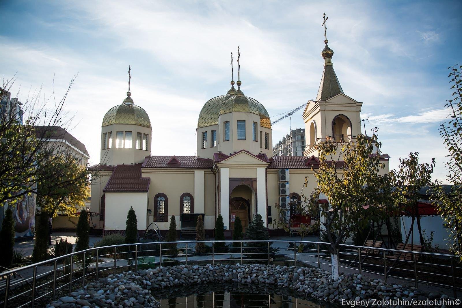 Православный храм в грозном. Грозный православный храм 2006. Православные храмы Гудермеса. Фото Владимирский собор в Чечне.