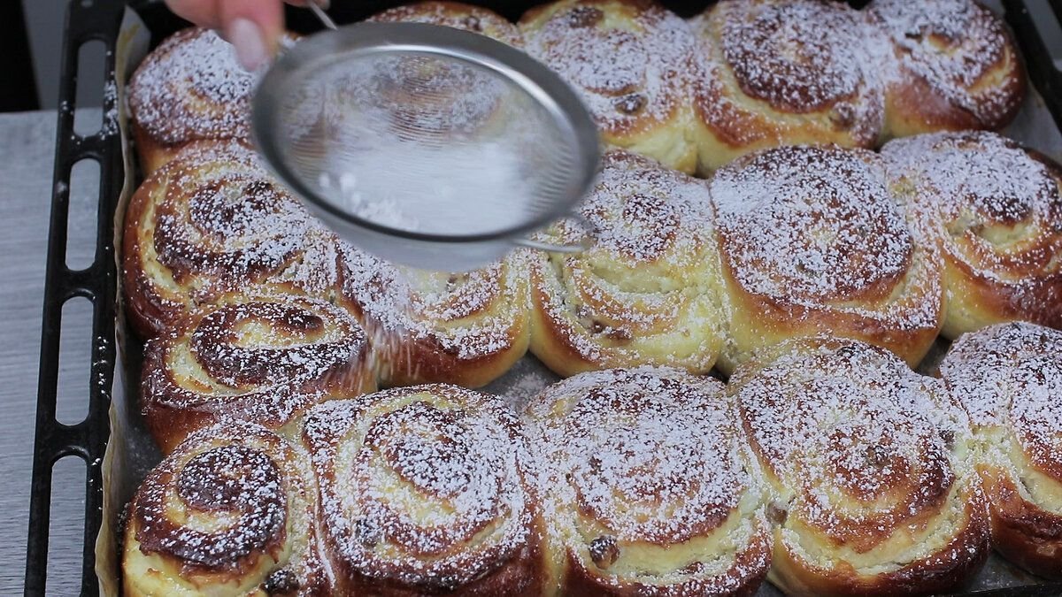 Воздушные булочки на кефире. Булочка с творогом магнит.