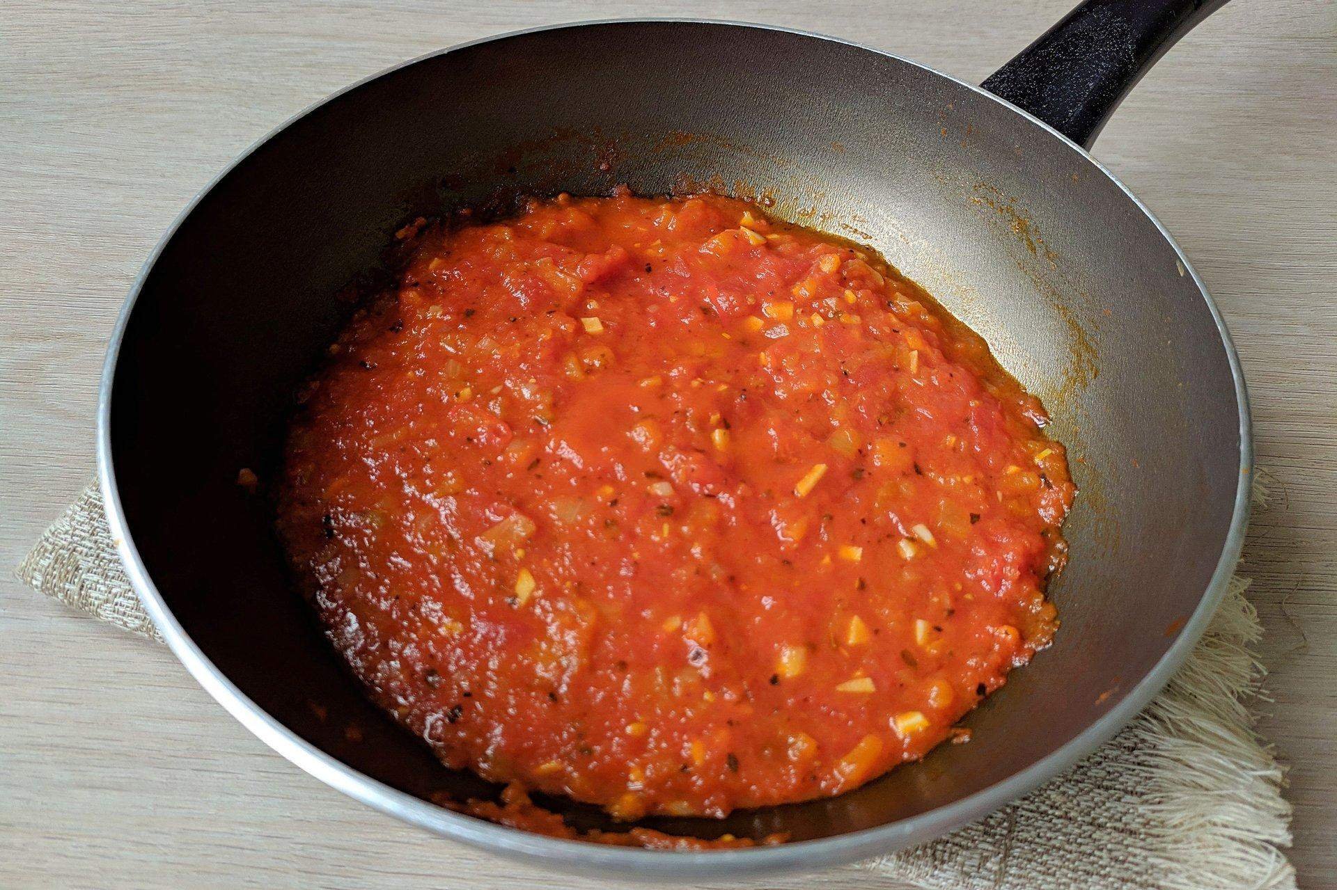 как сделать подливу из кетчупа. американский кетчуп. как сделать подливу из кетчупа. томатный соус привет. помидоры и черри в соусе.