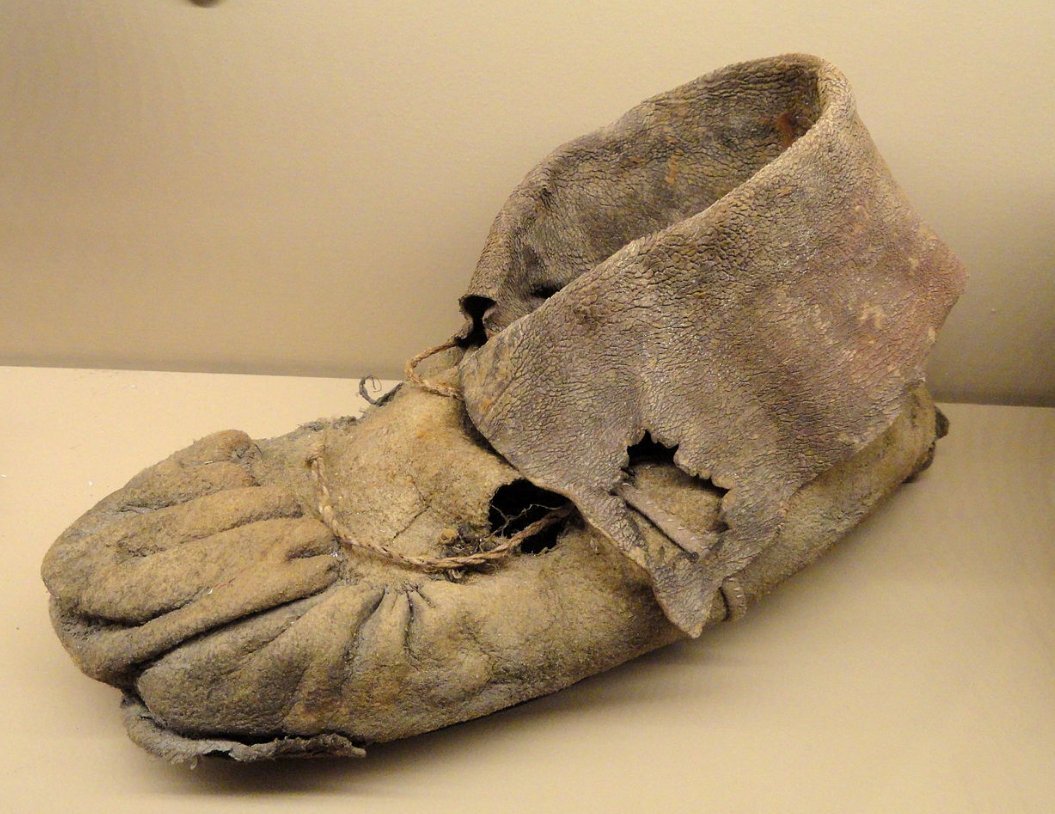 Древняя обувь