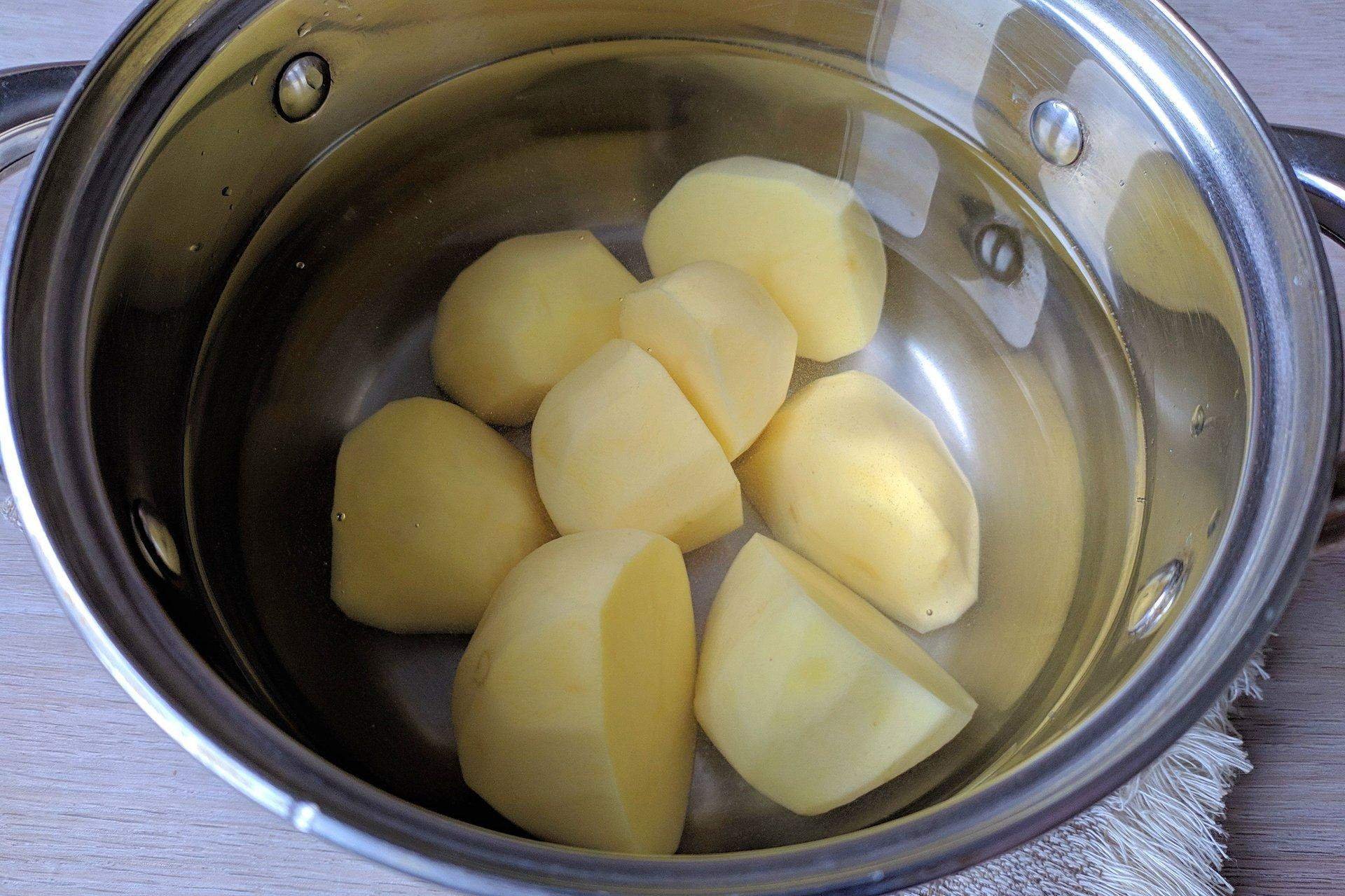 Сколько варить картошку очищенную после закипания. Крахмал в картошке. Как варить картошку для пюре. Сколько варить картошку. Сколько варить картошку для пюре.