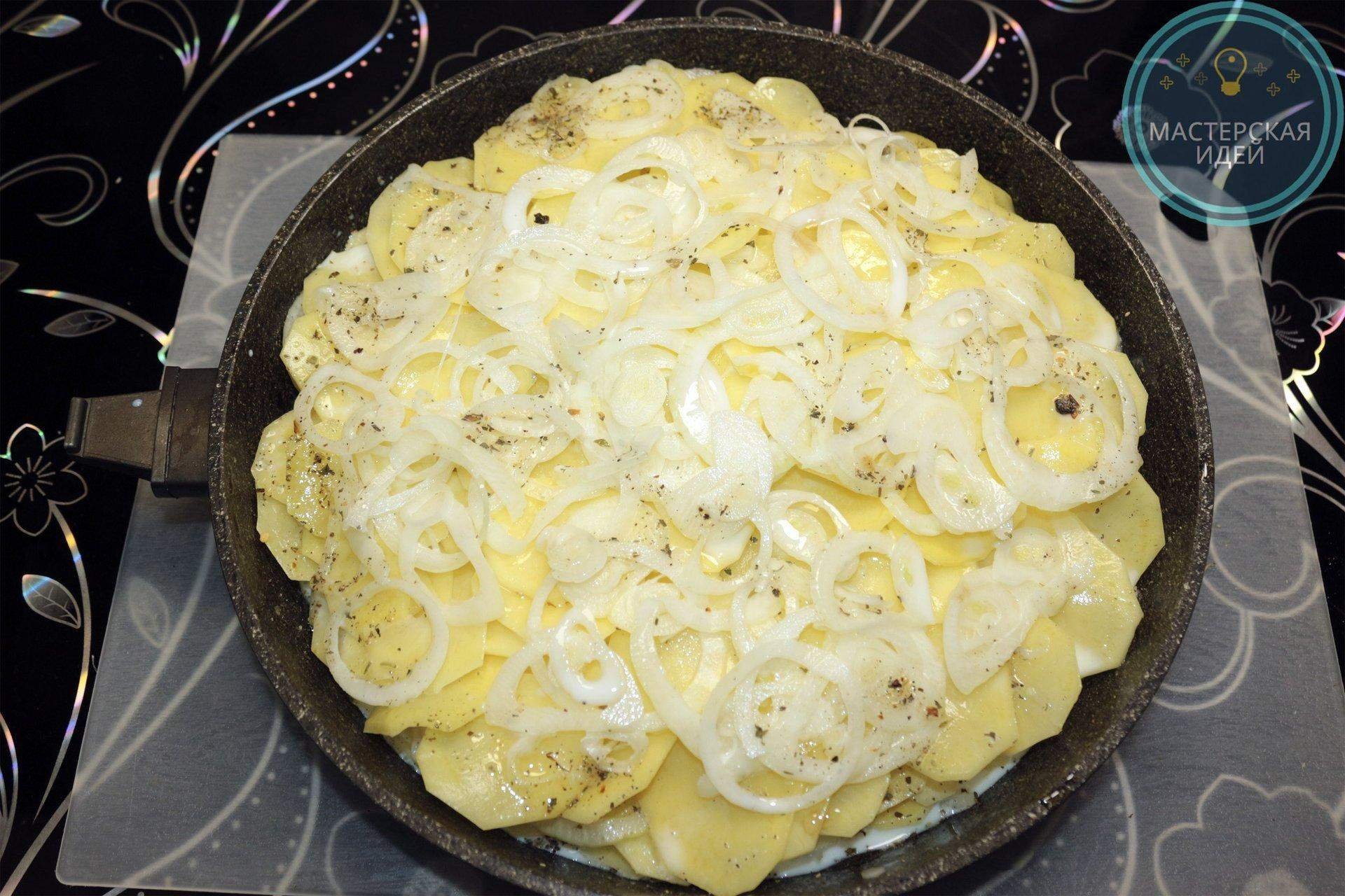 картофель слоями. картофель запеченный с сыром. как приготовить картошку слоями. картошка слоями в духовке. слоеный картофель.