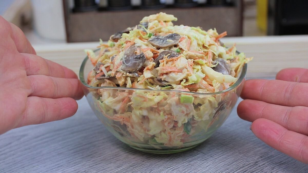 Салат переполох с пекинской капустой курицей и шампиньонами рецепт с фото пошагово