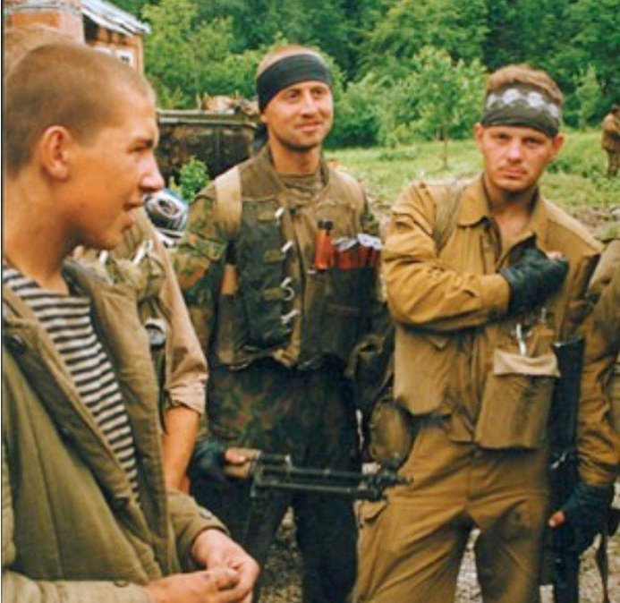 алексей ефентьев гюрза бешеная рота. 166 омсбр бешеная рота. гюрза чечня бешеная рота. позывные чеченцев. спецназ гру в чечне гюрза.