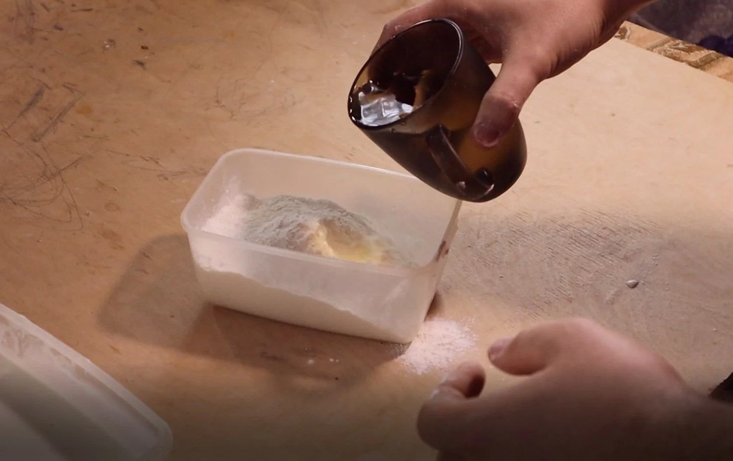 Неньютоновская жидкость крахмал. Как сделать белую жидкость. Как сделать белую жидкость. Как сделать неньютоновскую жидкость. Приготовление неньютоновской жидкости.