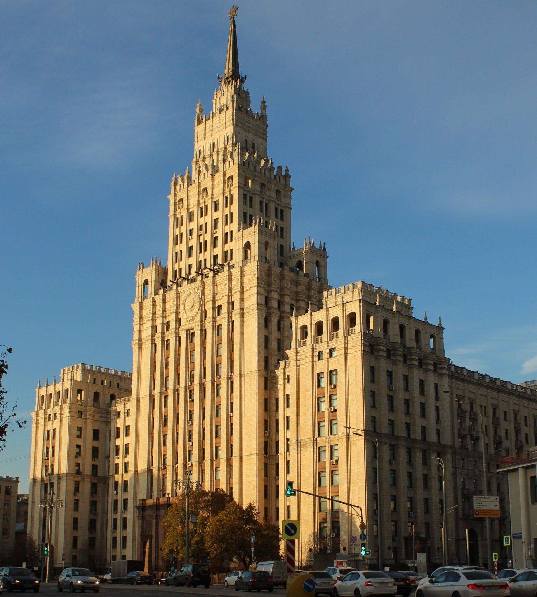 Сооружения москвы. Сталинская высотка на Баррикадной. Административно-жилое здание на пл. красных ворот. Высотное здание на площади красных ворот. Высотка на садовом кольце.