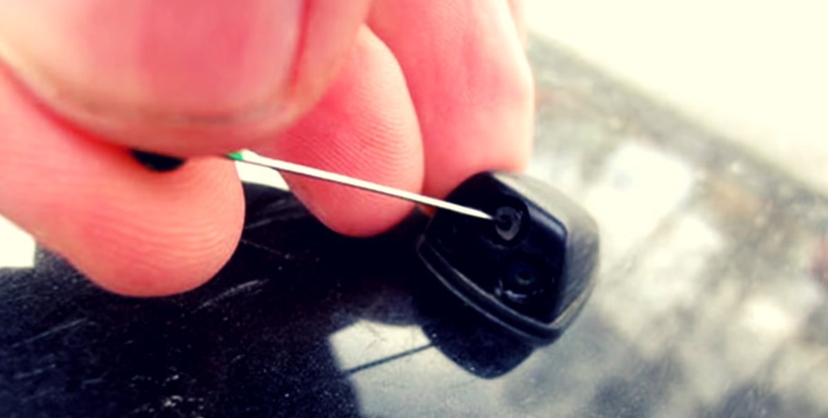 Прочистка форсунок омывател. Жиклер омывателя шевроле круз. Лагуна 3 антенна свободные руки. Форсунка омывателя лобового стекла шевроле круз 2012. Очиститель системы омывателя лобового стекла.