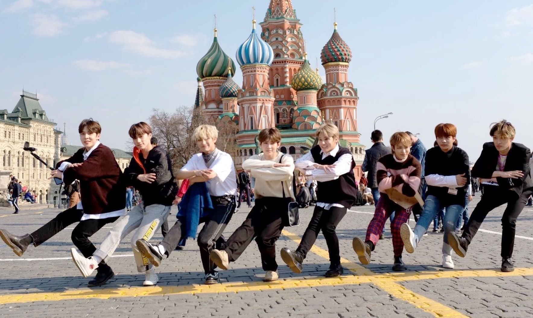 He s in moscow. Эйтиз 2021. ATEEZ 2021. Группа ATEEZ 2022. Группа ATEEZ В Москве.