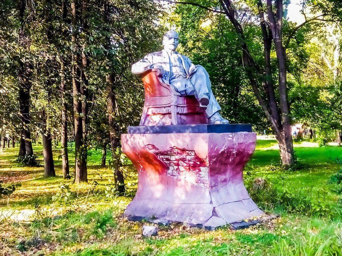 Памятник Ленину на Бору