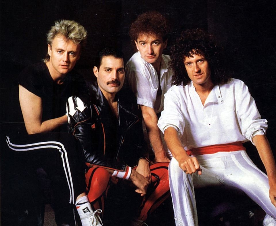 Куин википедия. Группа Queen. Группа Queen 80е. Группа Queen 1980. Queen Band 1984.