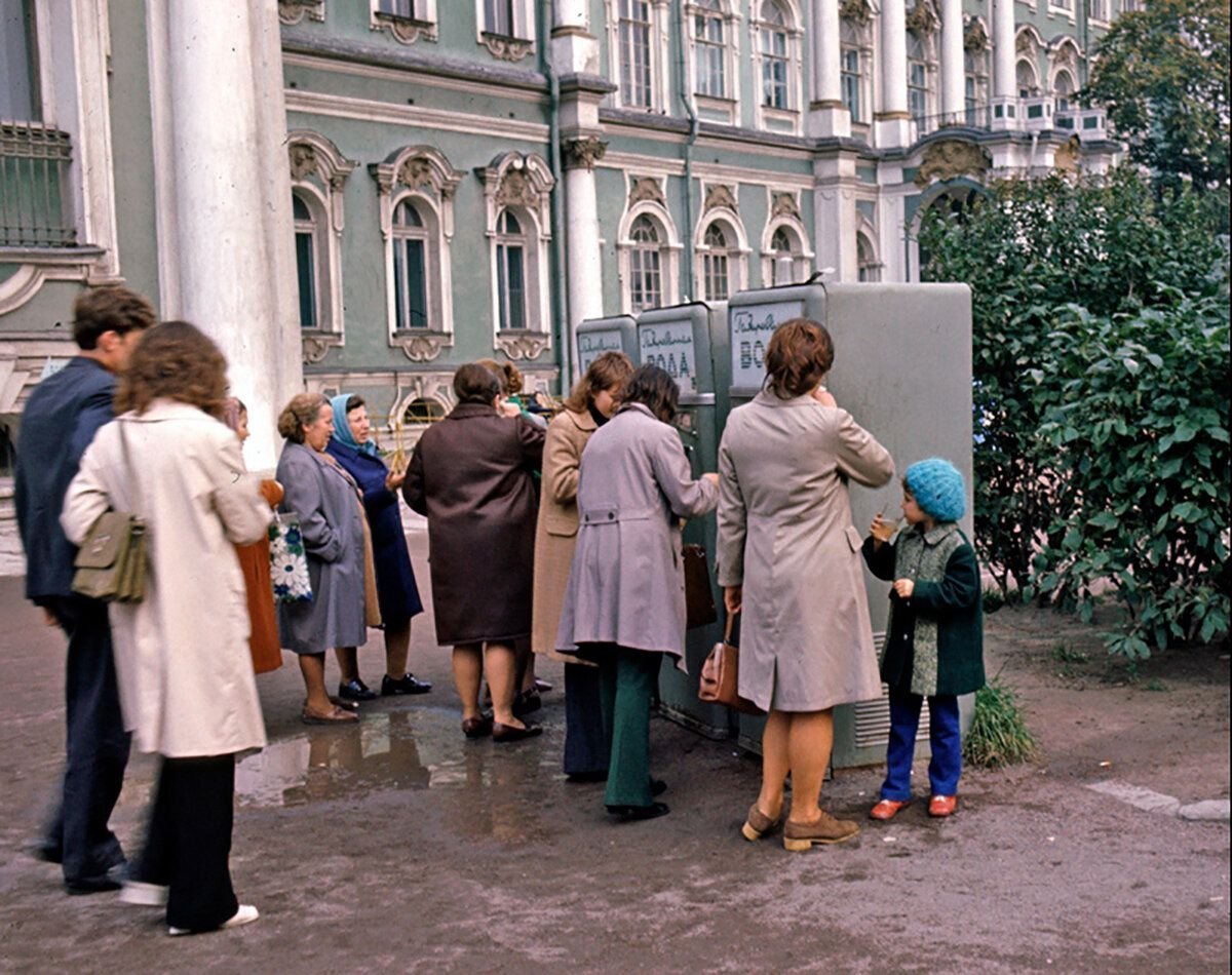 Период позднего ссср. Ленинград 1977. Петербург 1977. Ленинград 1970е рюмочная. Ленинград 1977 год фото.