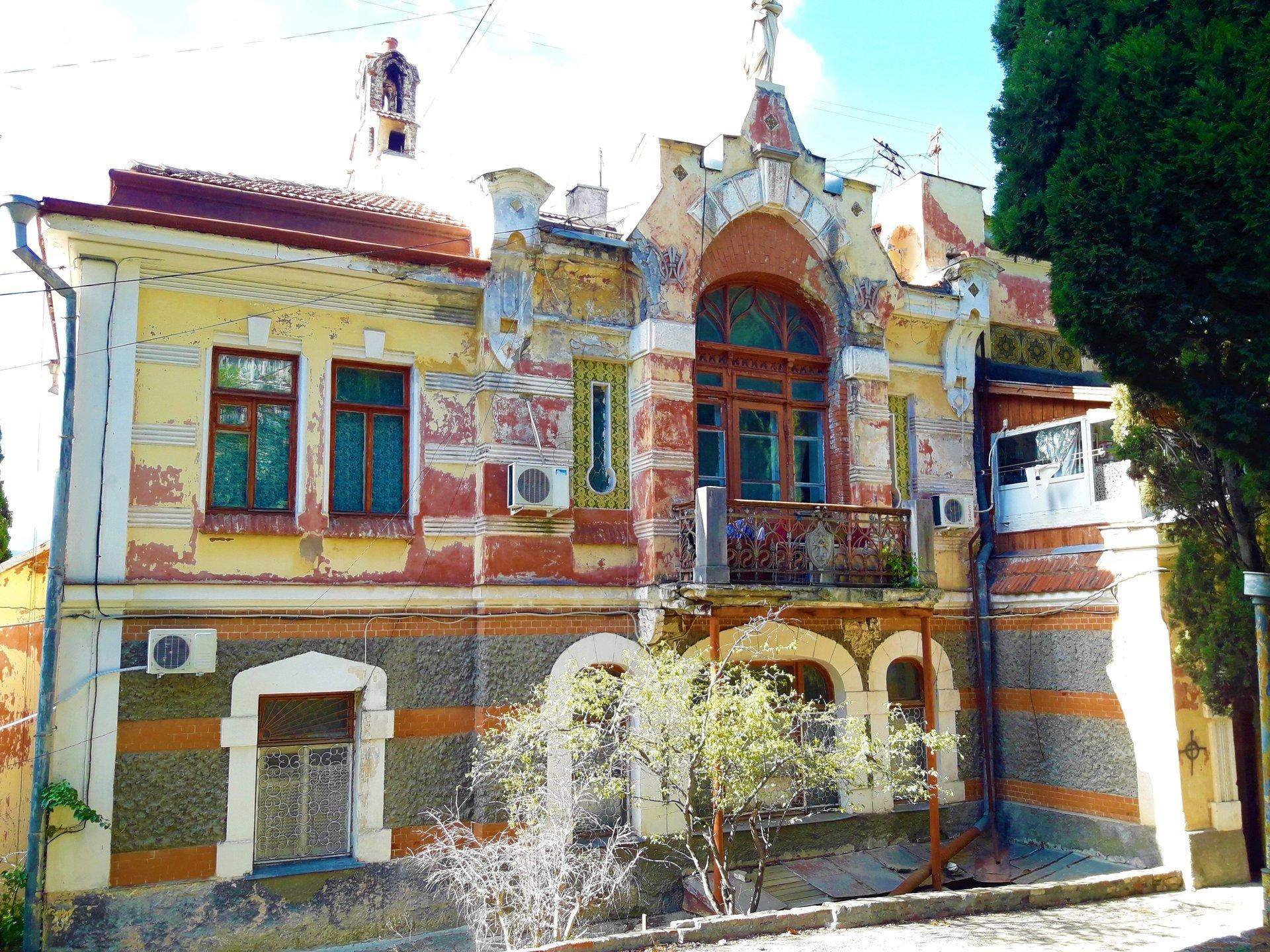 Арка в виде замочной скважины