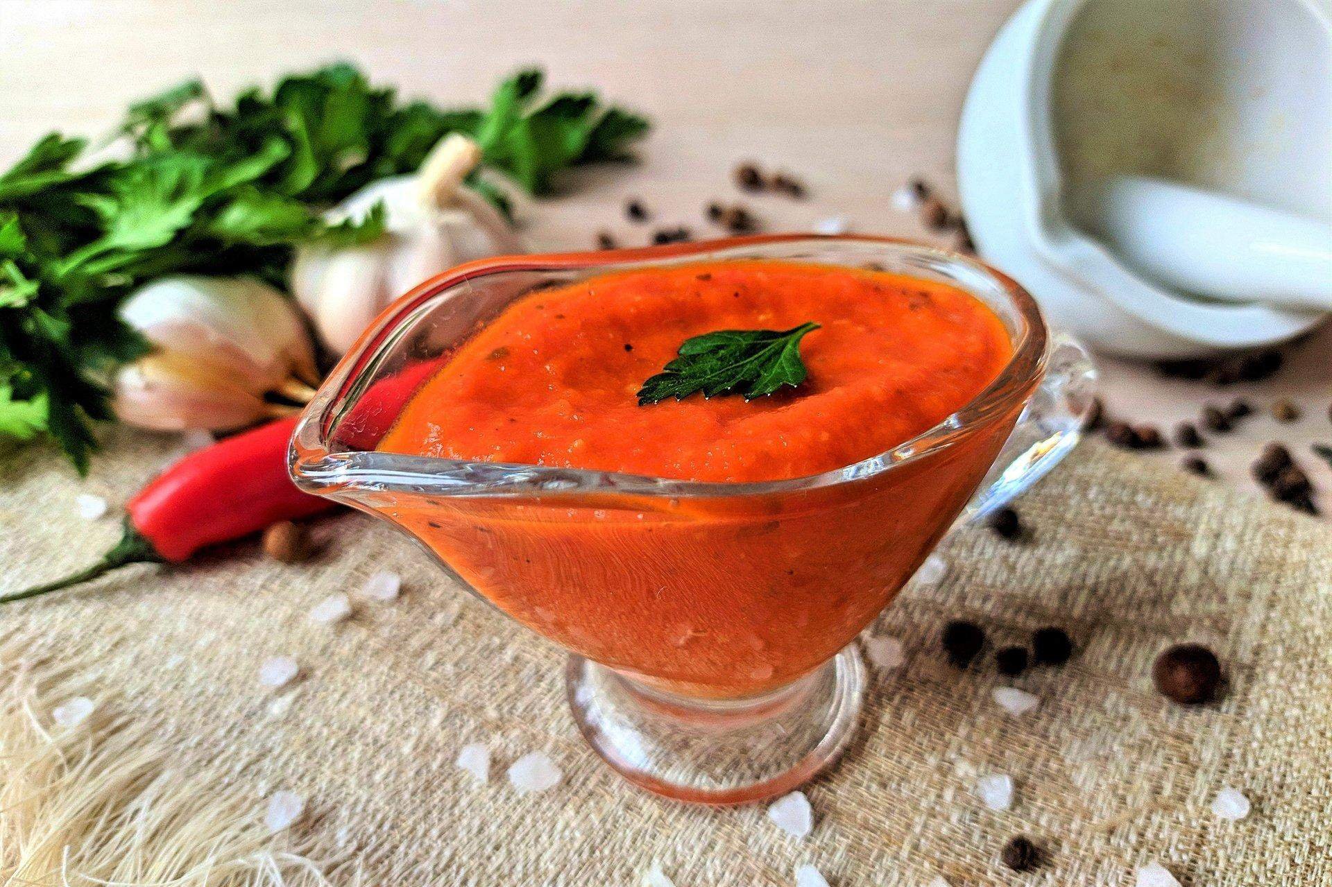 Соус томатный в домашних. Как сделать соус из кетчупа. Соус на зиму. Соус красный. Соус красный основной.