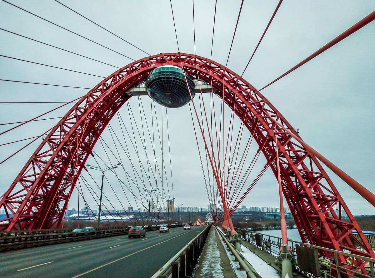 Над мостом. Вантовый мост в Москве смотровая. Арочно вантовый мост Москва. Красный мост Строгино. Живописный мост смотровая площадка.