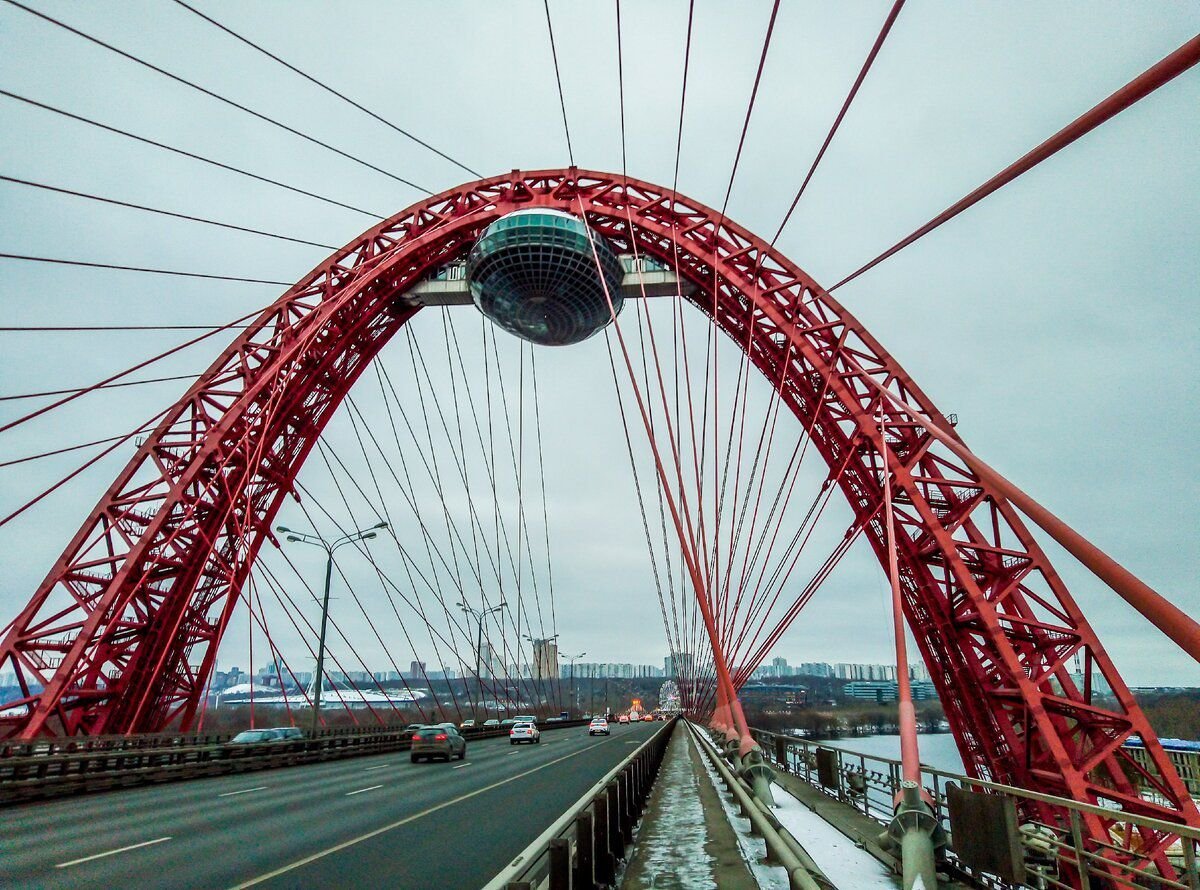 ресторан на мосту
