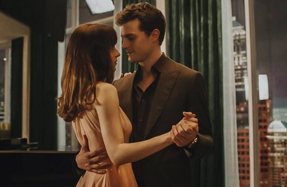 50 оттенков серого постер к фильму. 50 оттенков перевод русский. 50 оттенков серого (fifty shades of grey) 2015. 50 оттенков перевод русский. 50 оттенков серого (fifty shades of grey) 2015.