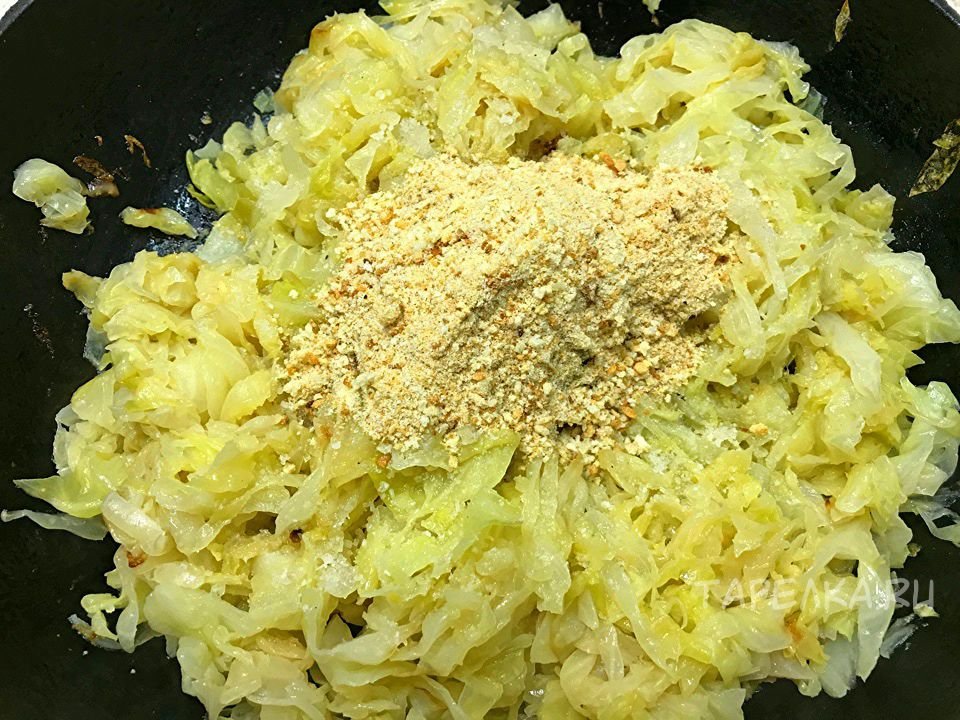 Капуста молодая жареная дольками