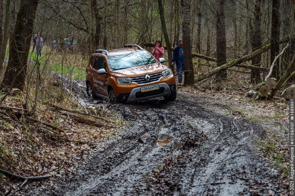 Гоночный дастер. Renault duster преодолевает брод. Дастер рено брод. Рено дастер малиновка рп. Renault duster путешествия.