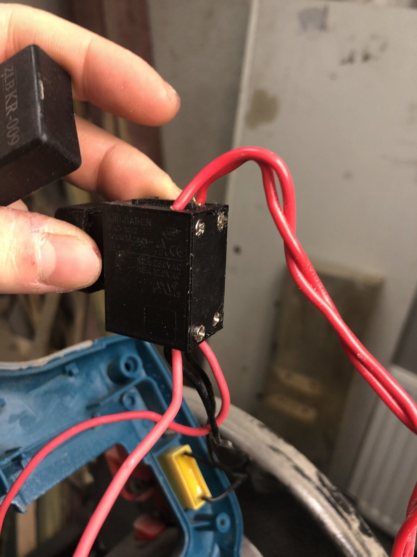 Блок плавный пуск деволт. Регулятор оборотов ушм фиолент 125. Как подключить плавный. Плавный пуск болгарки sparky 2300pv 151669. Схема подключения плавного пуска с 3 проводами на торцовочную пилу.