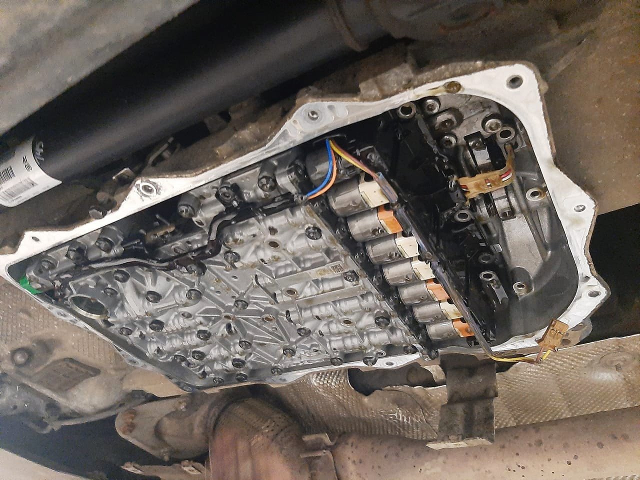 Масло акпп х3 е83. Гидроблок БМВ х3 е83. АКПП ZF 8hp45. АКПП BMW х3 f25. Гидроблок BMW х3 f25.