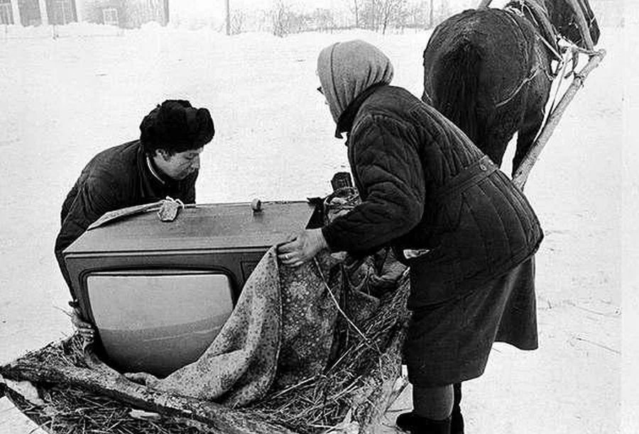 А вот так их доставляли до дома в деревнях и сёлах СССР