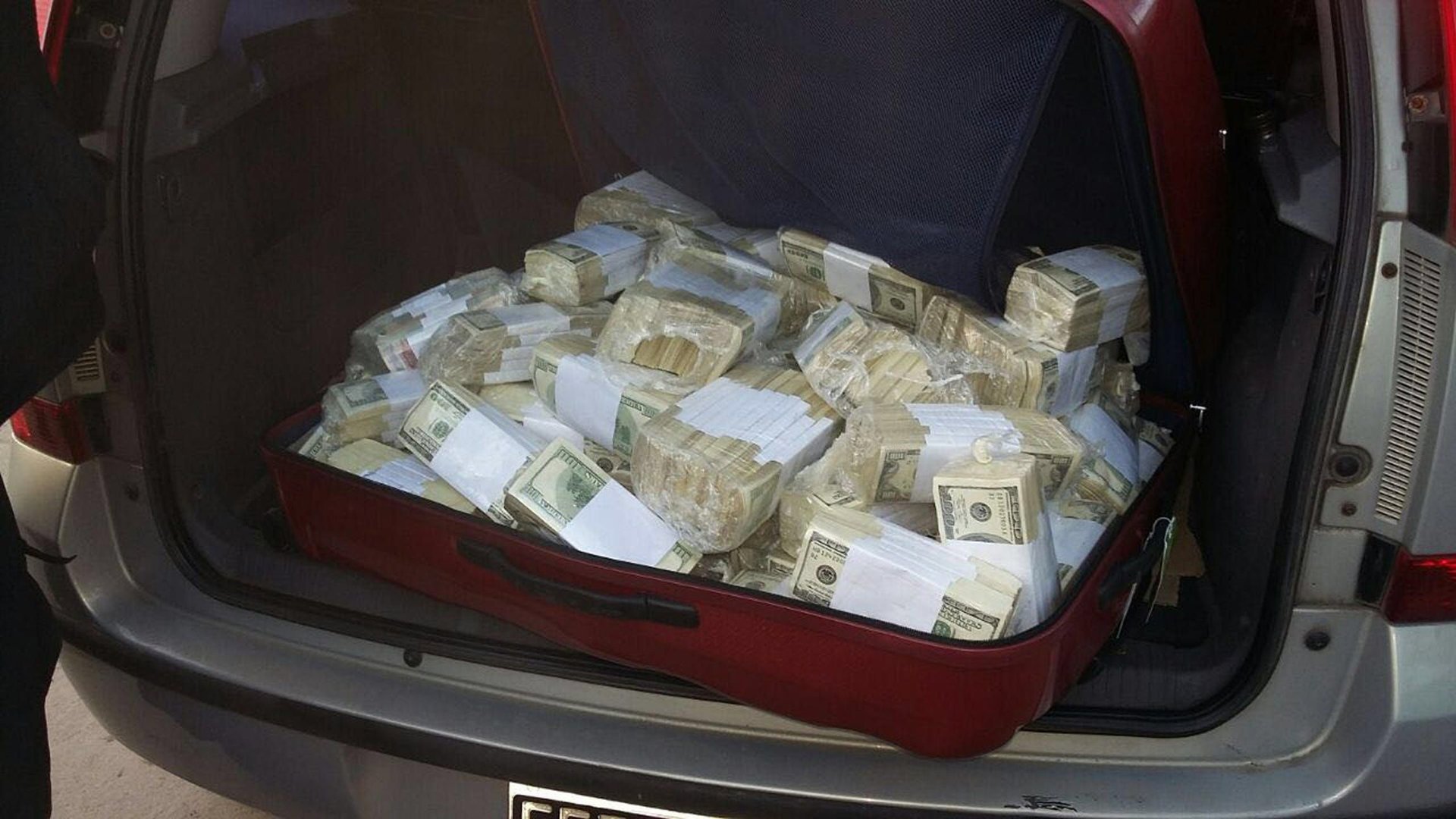 Деньги в багажнике