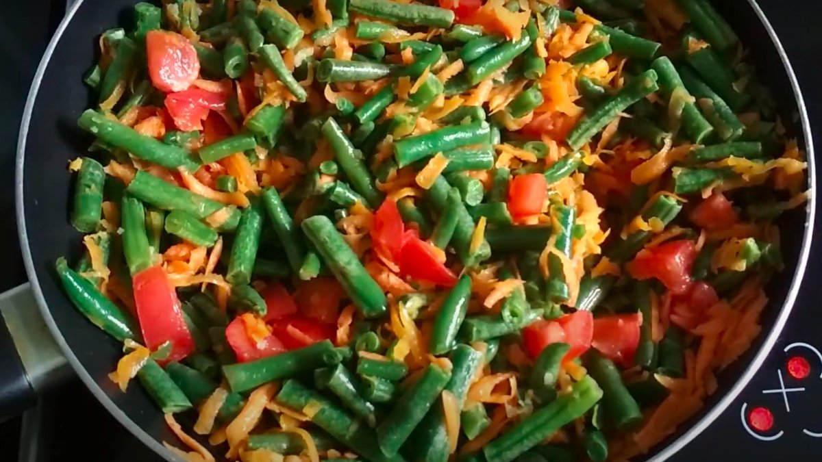 стручковая фасоль с капустой. говядина тушеная с зеленой фасолью. стручковая фасоль и капуста белокочанная. капуста с фасолью. рагу овощное с фасолью стручковой.