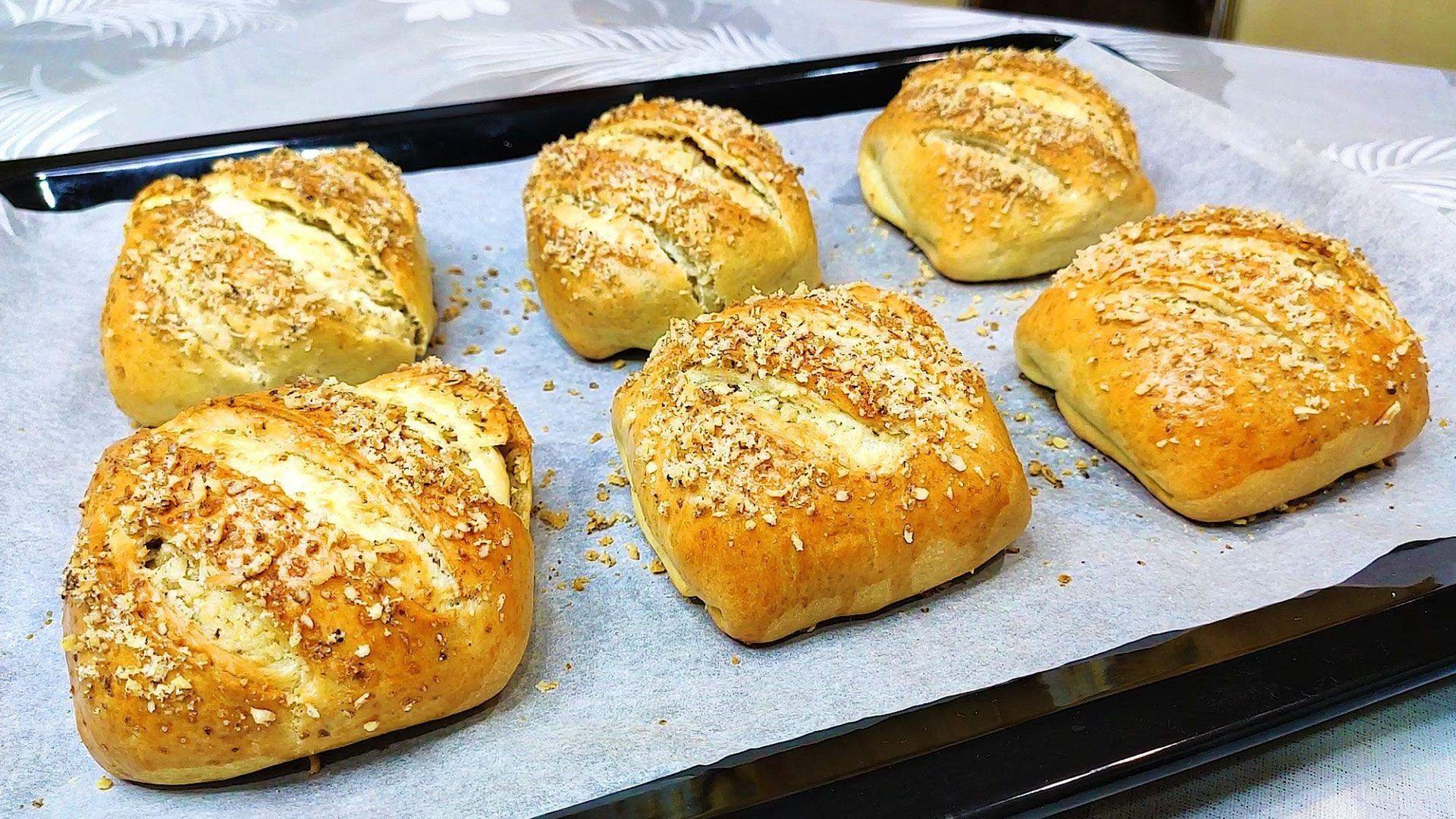 Булочки с сахаром в духовке. Пышная булочка сладкая. Формы булочек без начинки из дрожжевого теста в духовке. Сдоба в духовке рецепт. Сдоба в духовке рецепт.