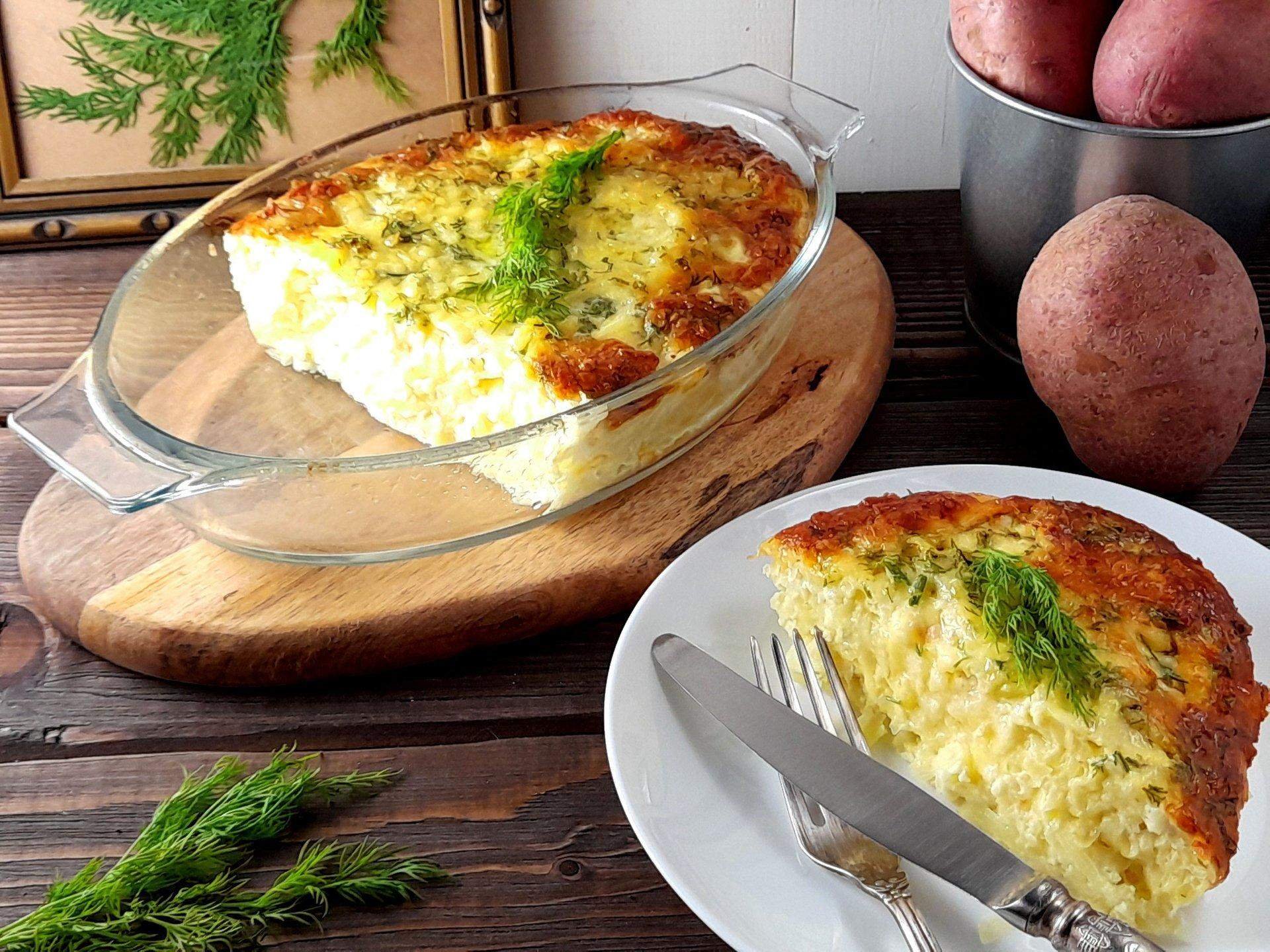 Запеканка из тертого картофеля с сыром и чесноком