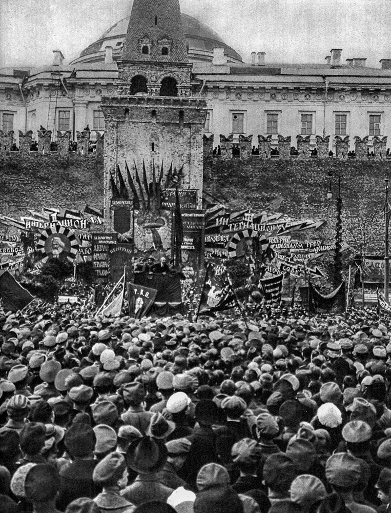 Ленин на красной площади. 1 Мая 1933 Москва мавзолей. Ленин 1919 год Москва. Москва 1917 год мавзолей. 1 Мая 1934 Москва мавзолей.