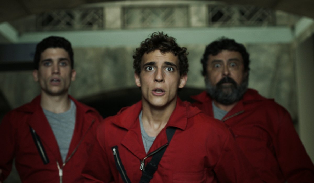 La casa de papel сериал. La casa de papel сериал. Бумажный дом на испанском с испанскими субтитрами. Профессор бумажный дом 1 сезон. Бумажный дом сериал профессор и ракель.