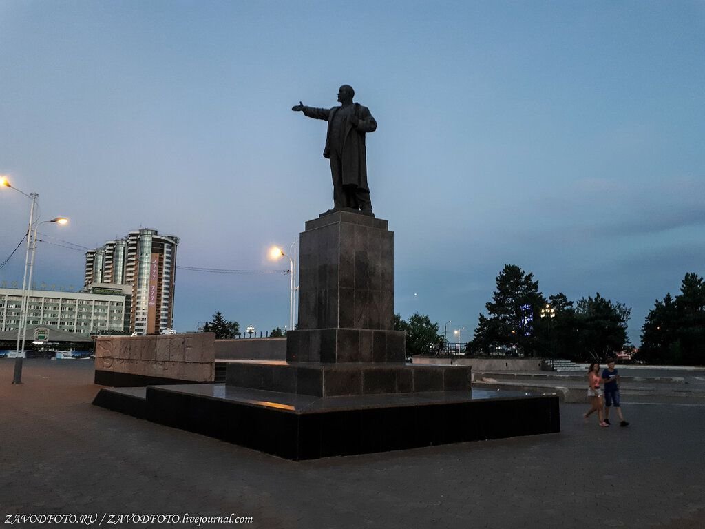 Благовещенск ленина фото. Площадь Ленина Благовещенск. Памятник Ленину в Благовещенске. Площадь города Благовещенска Амурской области. Благовещенск площадь Ленина памятник.