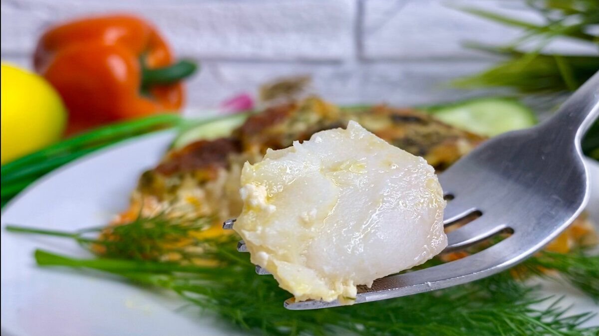 5 рецептов минтая. Блюда с минтаем на сковороде. Минтай блюда. Оладьи из минтая. Рыбное филе в сырном кляре.