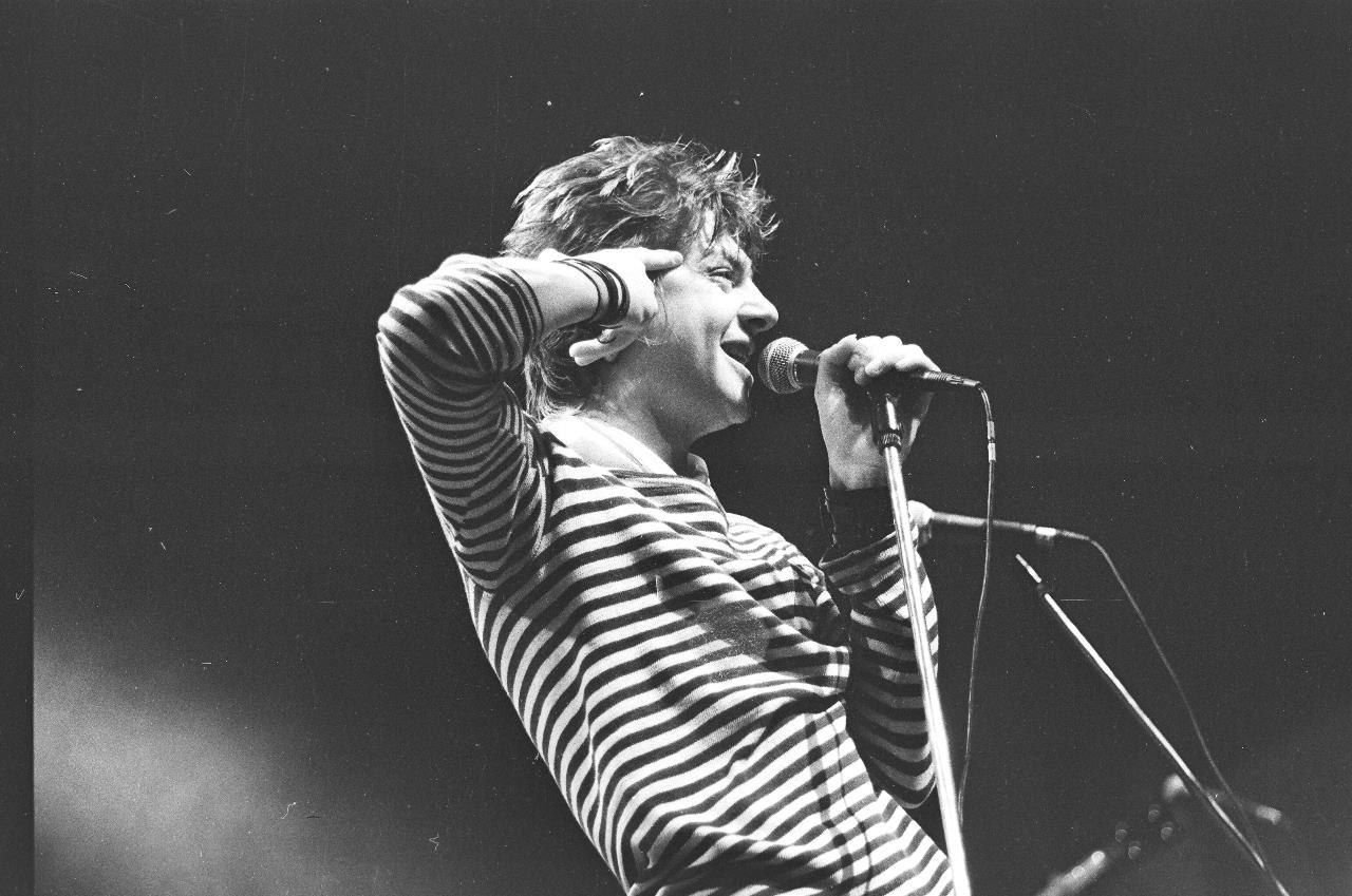 Кто написал "народную" песню "Вот пуля просвистела