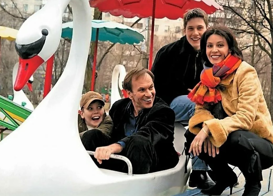 лидия вележева и алексей гуськов. вележева и гуськов с сыновьями. гуськов алексей и вележева. жена алексея гуськова лидия вележева. алексей гуськов и лидия вележева с сыновьями.