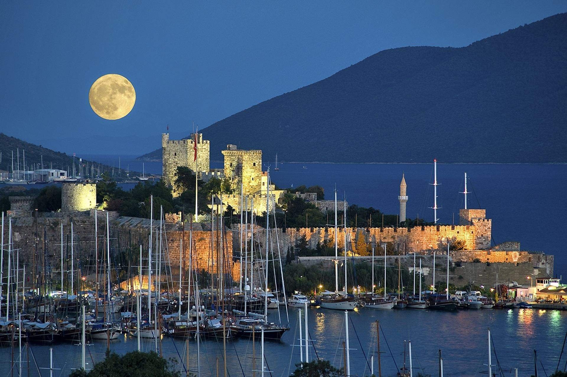 Дешевые города турции. Османская верфь Бодрум. Bodrum Турция. Турецкий город Бодрум. Bodrum, Muğla, Турция.