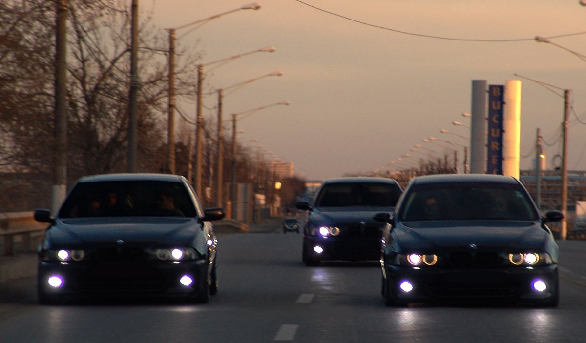 Песни а в машине едет черная машина. BMW m5 бандит Абу. БМВ е60 бандитская. BMW e39 сходка.
